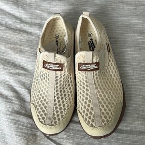 Wave Runner Water shoes. NWT Size 8